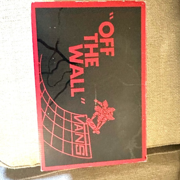 STRANGER THINGS HIGH TOP VANS- Limited Addition - Picture 7 of 8